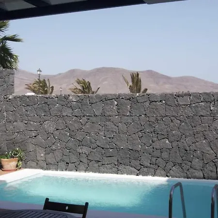 In Playa Blanca Sleeps 6 Includes Swimming Pool Air Con And Wifi 1 Villa Playa Blanca (Lanzarote)